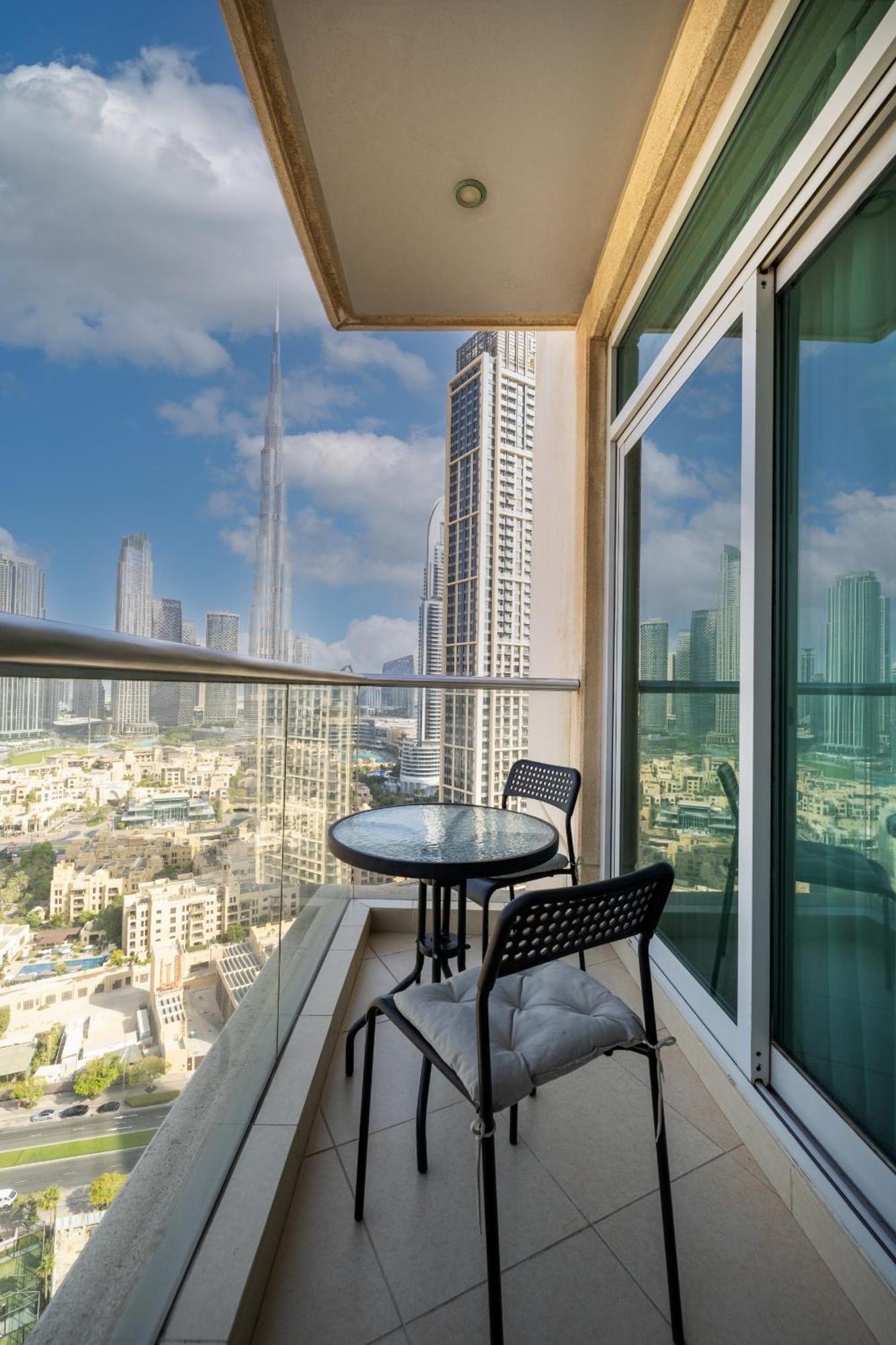 Upgraded Apartment With Stunning Burj Khalifa View Dubai Exterior photo